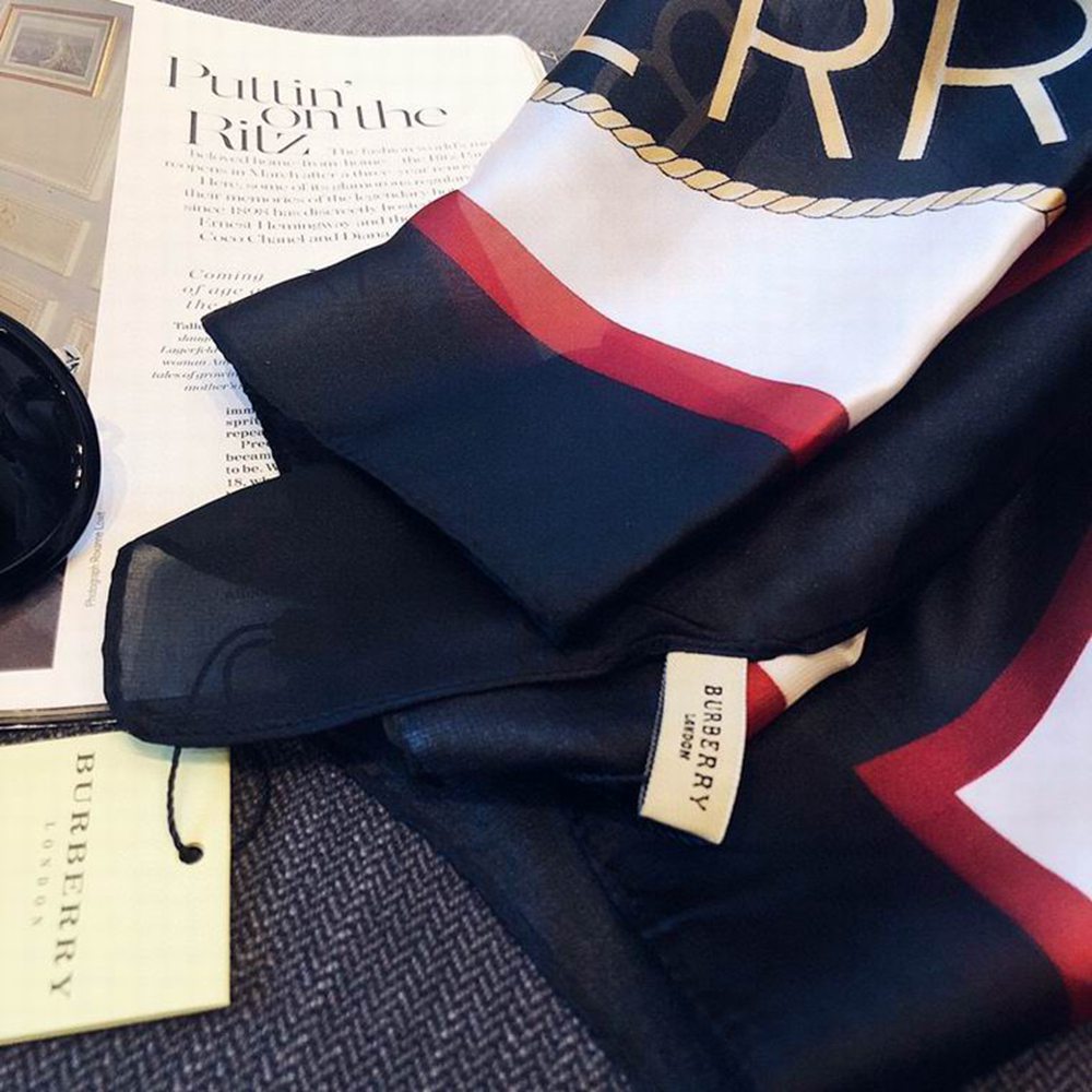 Bv*b*rry Scarf